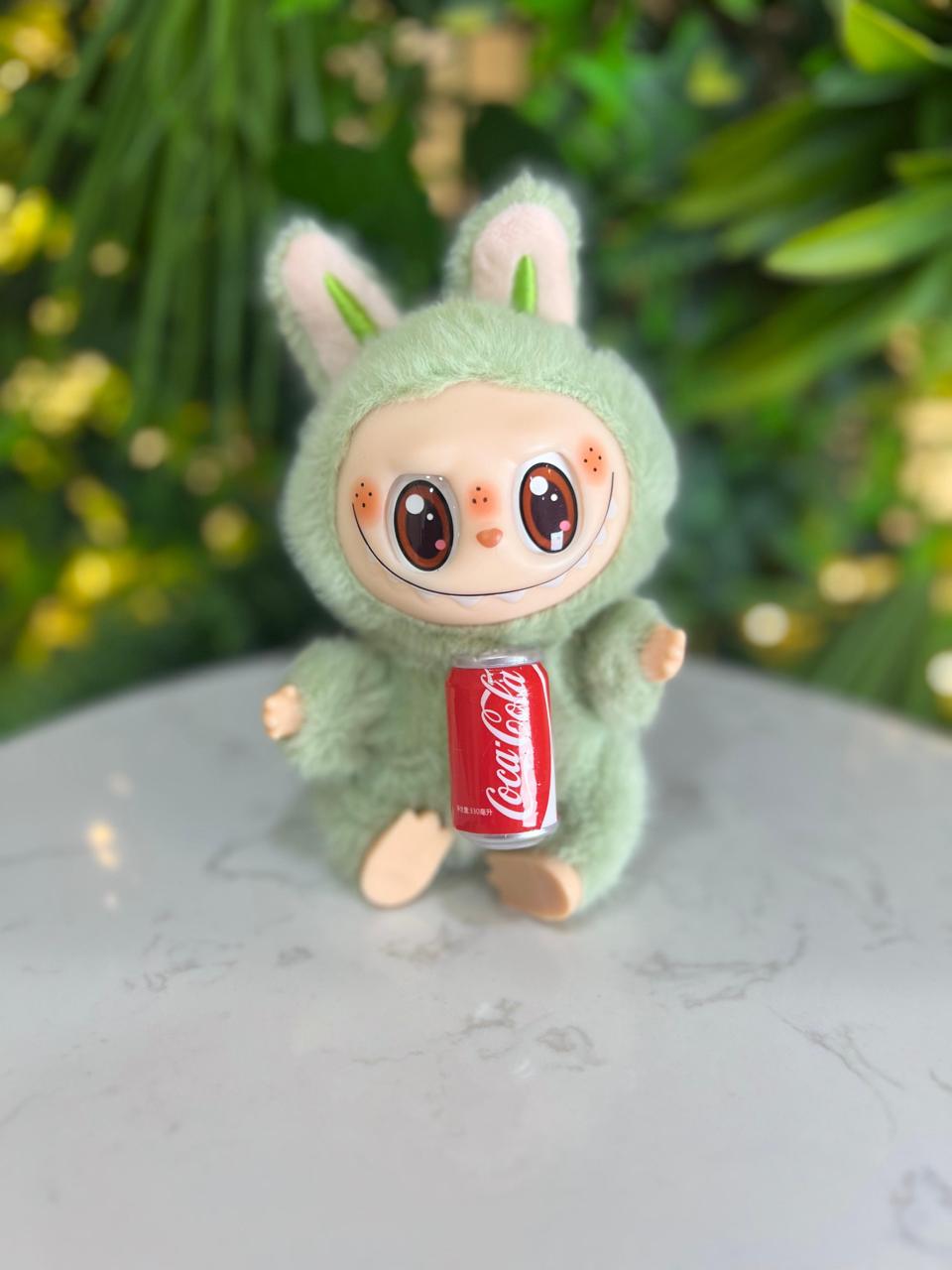 Vista 5 de LABUBU COCA-COLA - COLOR - COCACOLA: BEIGE-LATA